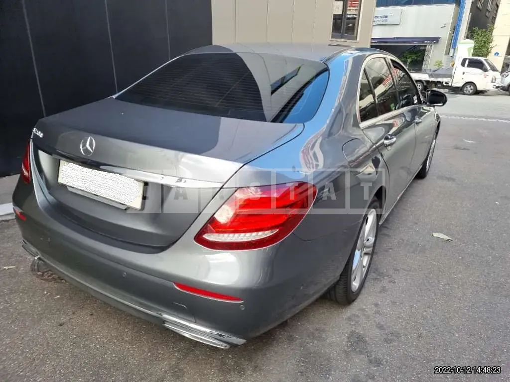 Photo 2 of 19: 2018 Mercedes-Benz E220d, VIN WDDZF0EB2JA477806 — Korean insurance auction