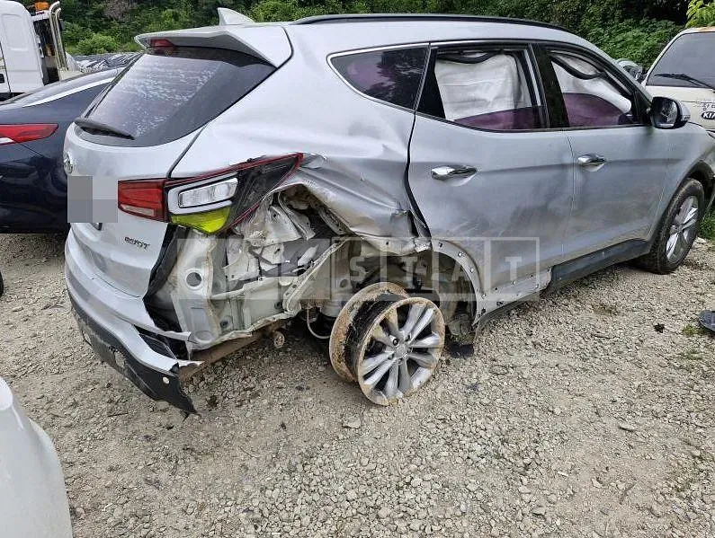 Photo 2 of 6: 2016 Hyundai Santa Fe DM Diesel 2.0 4WD — Korean insurance auction