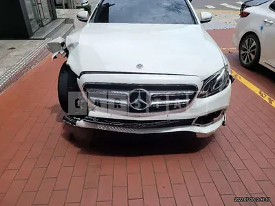 Photo 1 of 15: 2019 Mercedes-Benz E 300, VIN WDDZF4JB2KA672352 — Korean insurance auction
