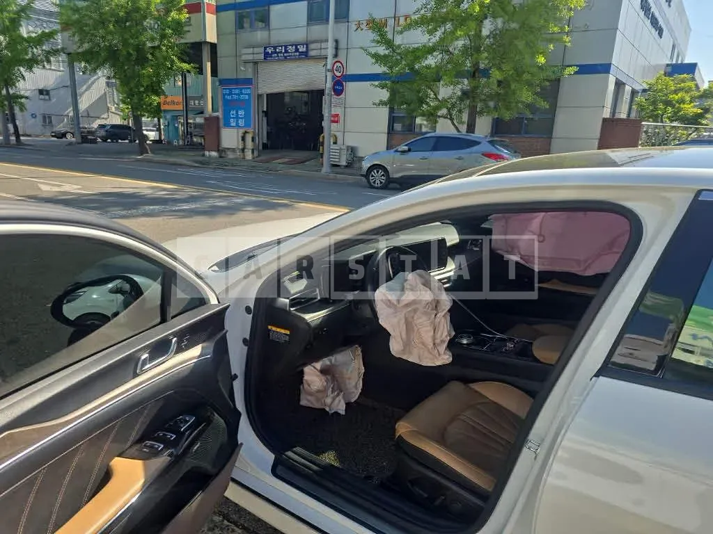 Photo 2 of 37: 2020 Kia K5, VIN KNAG3412BLA007245 — Korean insurance auction