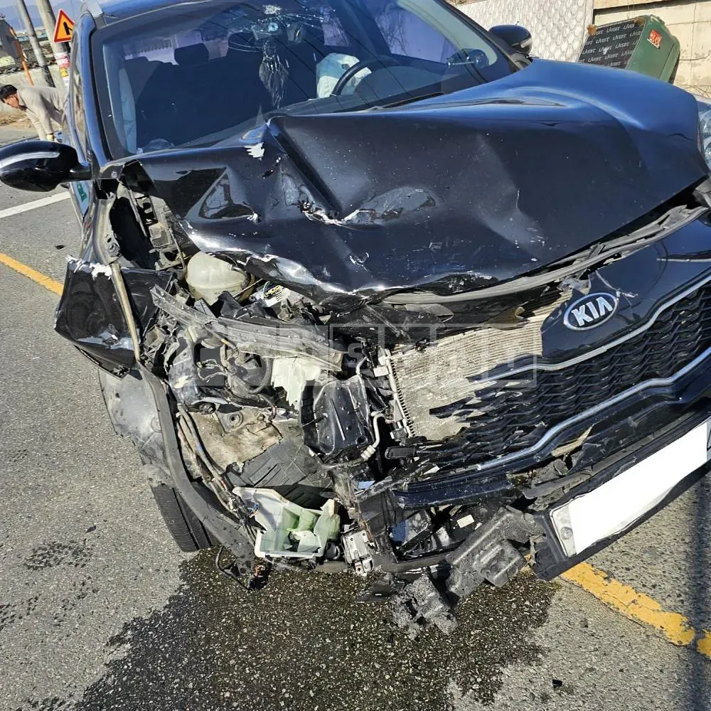 Photo 2 of 5: 2017 Kia Sportage, VIN KNAPN813BJK372136 — Korean insurance auction