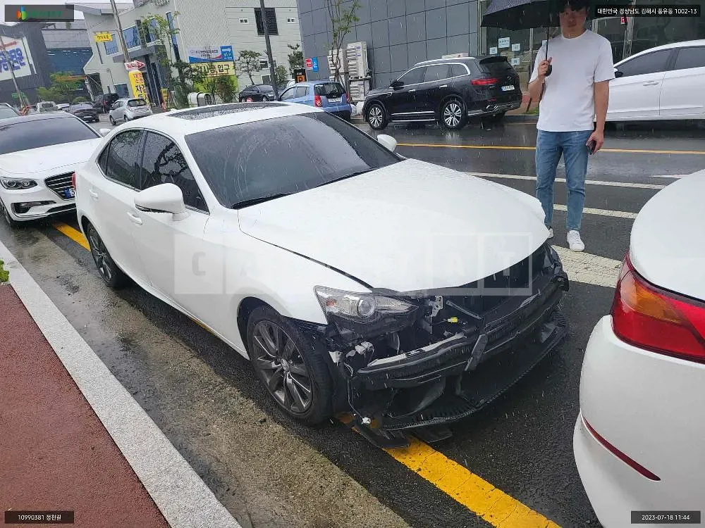 Photo 2 of 14: 2015 Lexus IS250, VIN JTHBF5D24F5063953 — Korean insurance auction