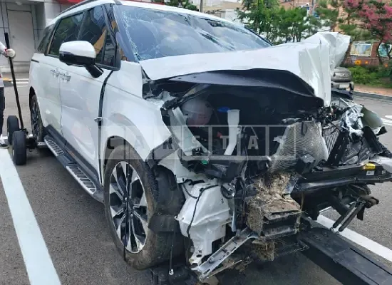 Photo 2 of 36: 2022 Kia Carnival, VIN KNANE81BBNS132598 — Korean insurance auction