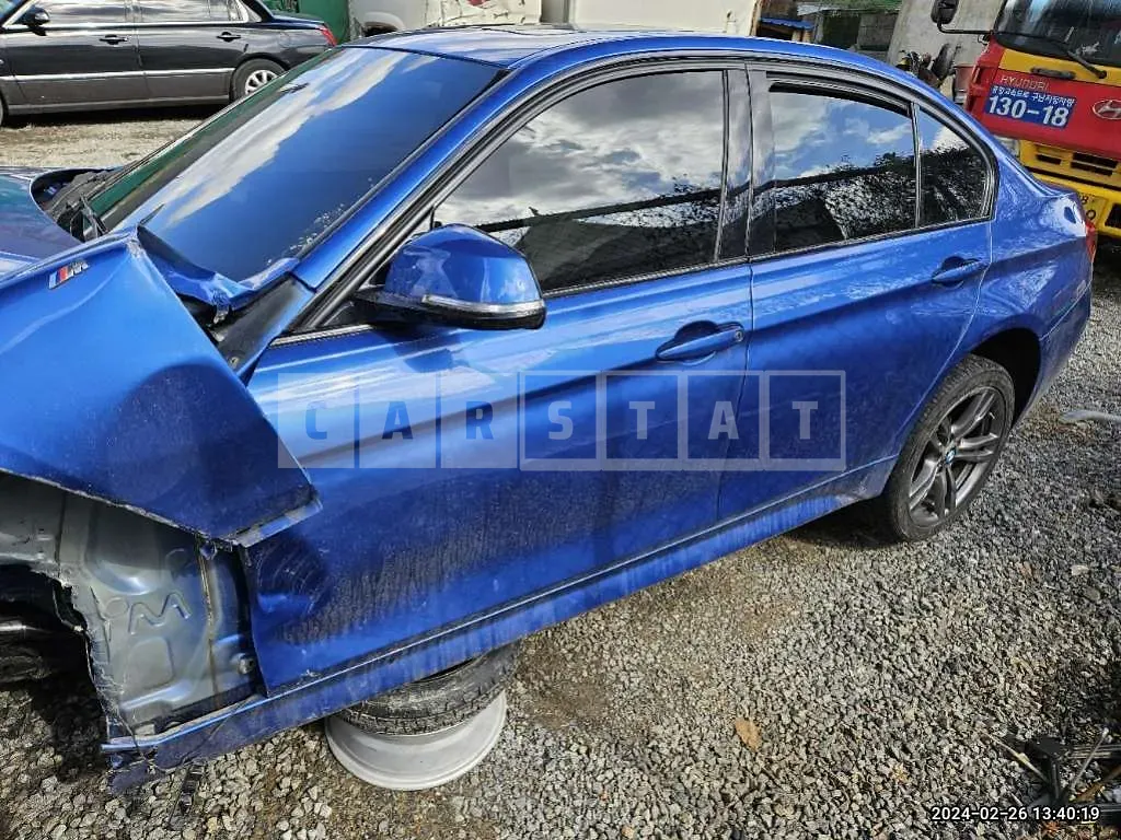 Photo 2 of 27: 2017 BMW 320i, VIN WBA8A9109HK883905 — Korean insurance auction