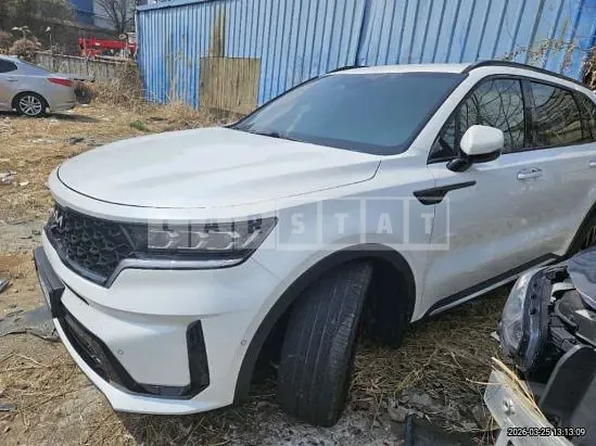 Photo 2 of 28: 2023 Kia Sorento — Korean insurance auction