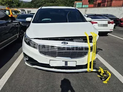 Photo 1 of 10: 2015 Kia Carnivals — Korean insurance auction