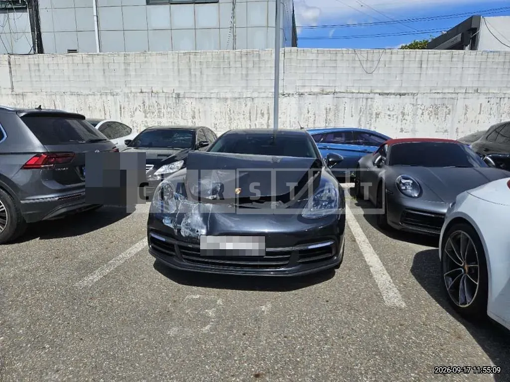 Photo 2 of 20: 2020 Porsche Panamera 4 — Korean insurance auction
