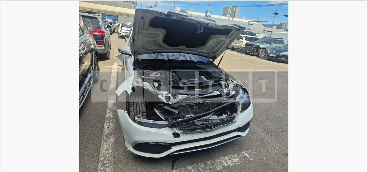 Photo 2 of 27: 2019 Mercedes-Benz E300 4Matic — Korean insurance auction