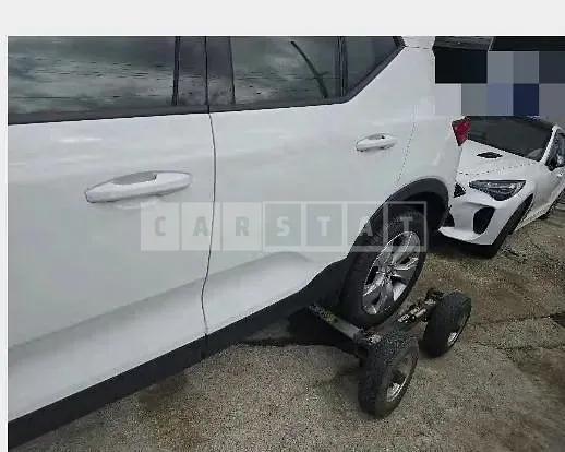 Photo 2 of 37: 2019 Volvo XC40T4 AWD — Korean insurance auction