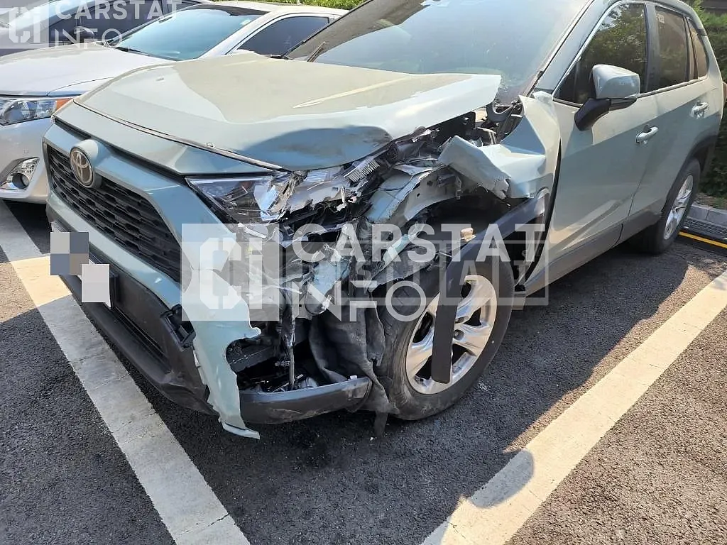 Photo 2 of 7: 2019 Toyota RAV4, VIN JTMW1RFV7KD028100 — Korean insurance auction