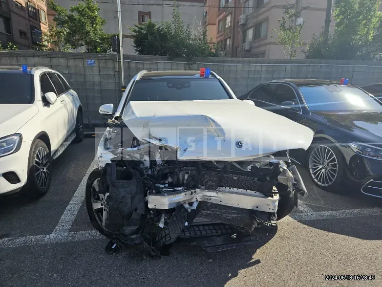Photo 2 of 10: 2018 Mercedes-Benz GLC220 d 4Matic — Korean insurance auction