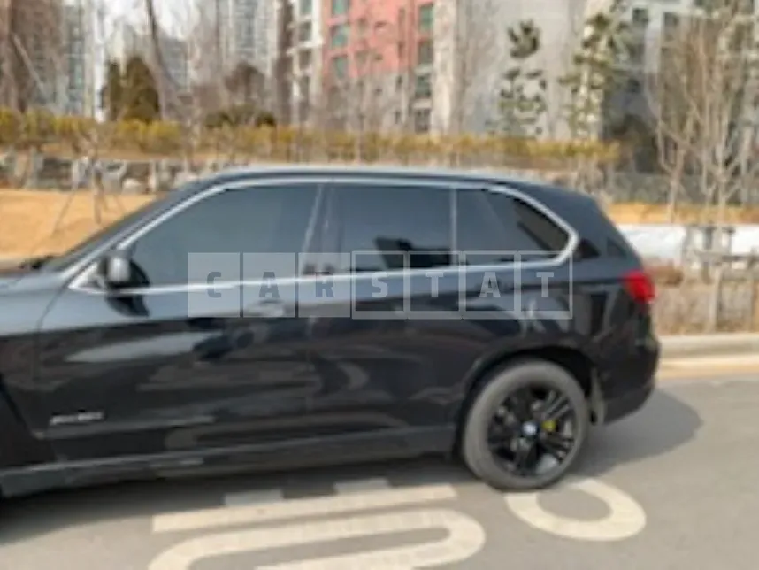 Photo 2 of 27: 2015 BMW X5 xDrive 30d, VIN WBAKS410XF0H67260 — Korean insurance auction