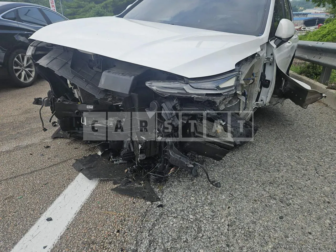 Photo 2 of 13: 2018 Hyundai Santa Fe, VIN KMHS281ADKU054266 — Korean insurance auction