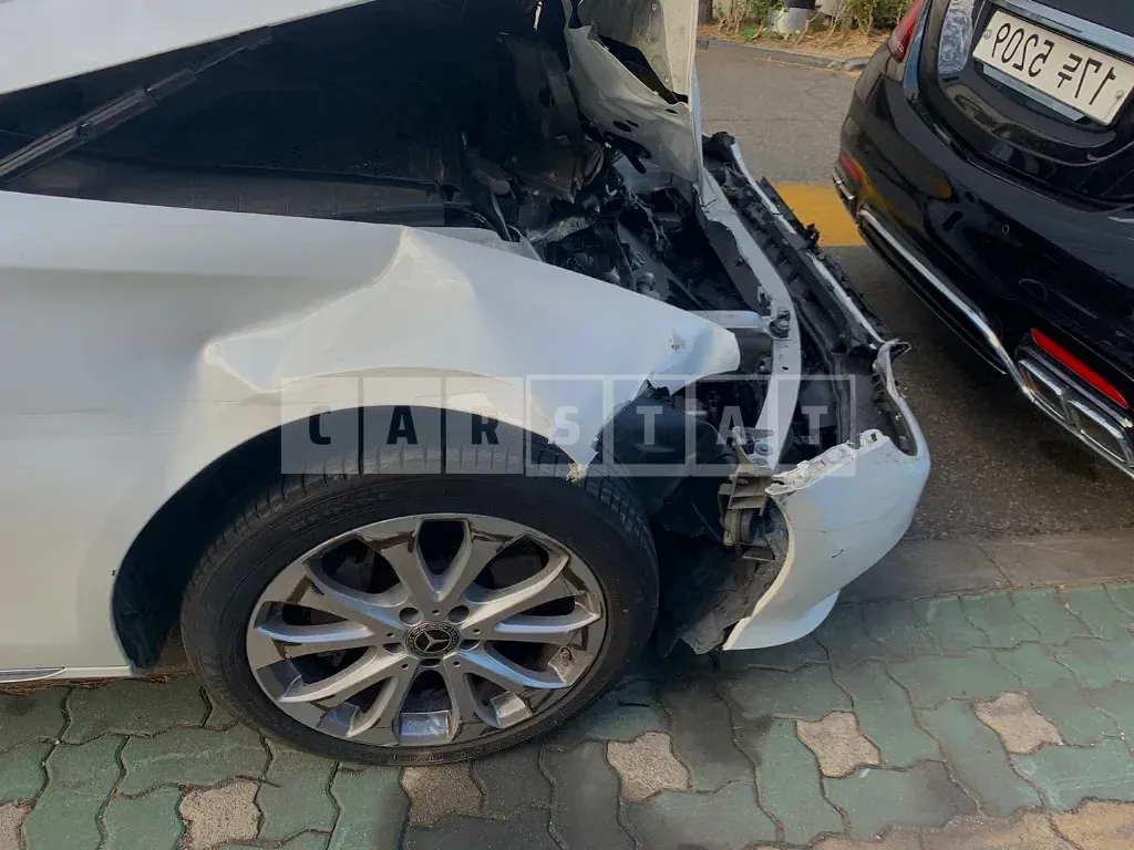 Photo 2 of 9: 2020 Mercedes-Benz E300 4Matic, VIN W1KZF4KB9LA852914 — Korean insurance auction