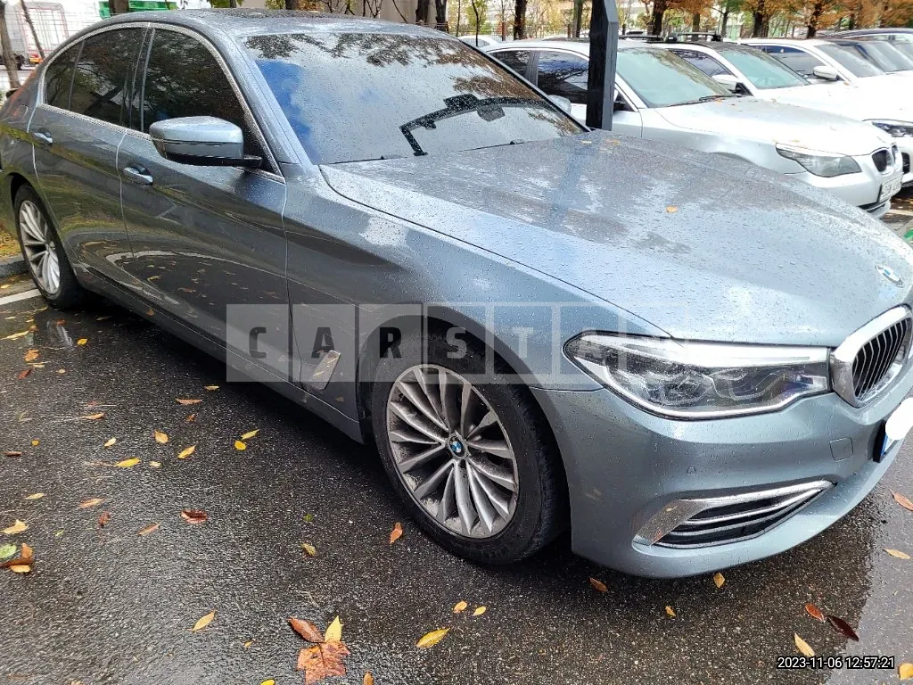 Photo 2 of 31: 2019 BMW 520d Luxury, VIN WBAJF3102KWW04570 — Korean insurance auction