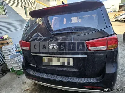 Photo 1 of 10: 2015 Kia Carnivals — Korean insurance auction