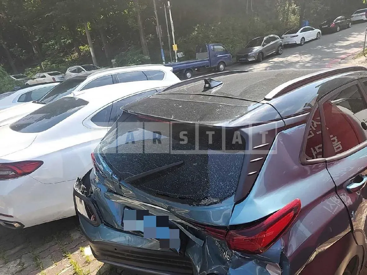 Photo 2 of 16: 2019 Hyundai Kona Electric, VIN KMHK381GFKU035309 — Korean insurance auction