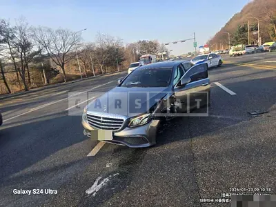 Photo 1 of 5: 2019 Mercedes-Benz E220 d — Korean insurance auction