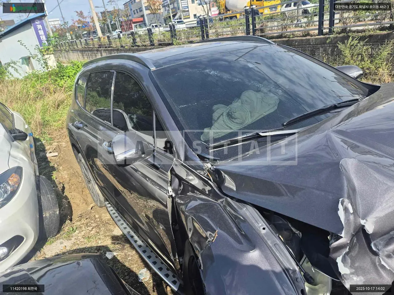 Photo 2 of 13: 2019 Hyundai Santa Fe, VIN KMHS381BDKU136868 — Korean insurance auction