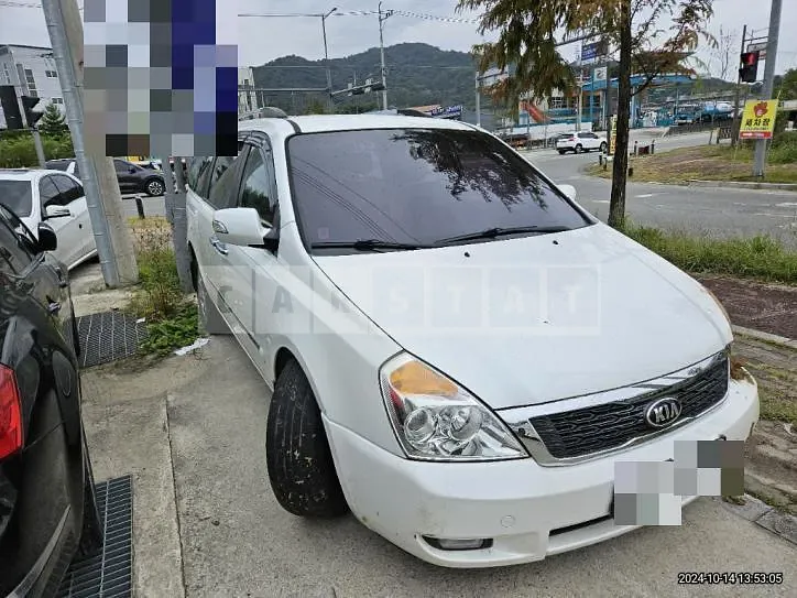 Photo 2 of 15: 2014 Kia Carnival 2.2 — Korean insurance auction