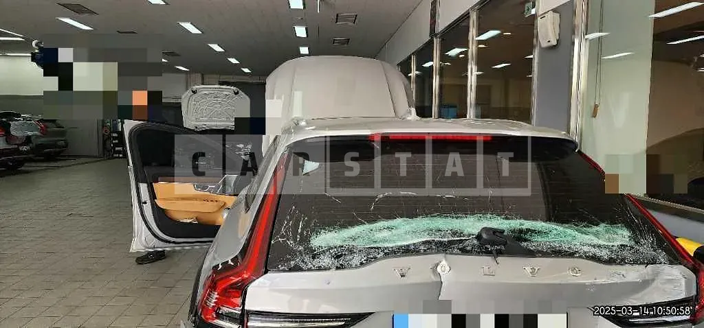Photo 2 of 29: 2022 Volvo V90CCB5 AWD — Korean insurance auction