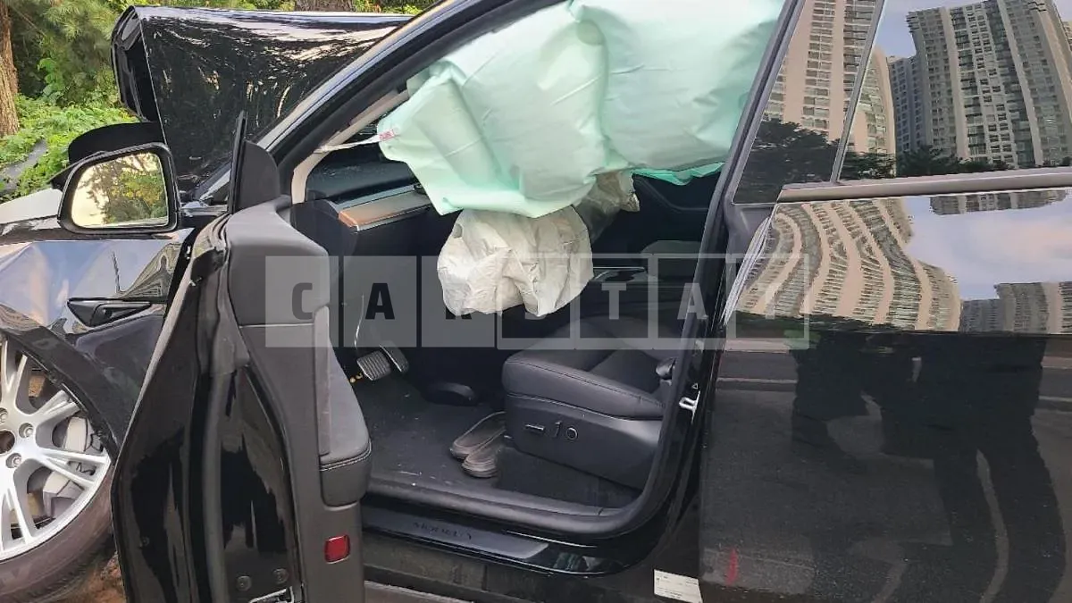 Photo 2 of 13: 2024 Tesla Model Y RWD, VIN LRWYGCFS7RC428083 — Korean insurance auction