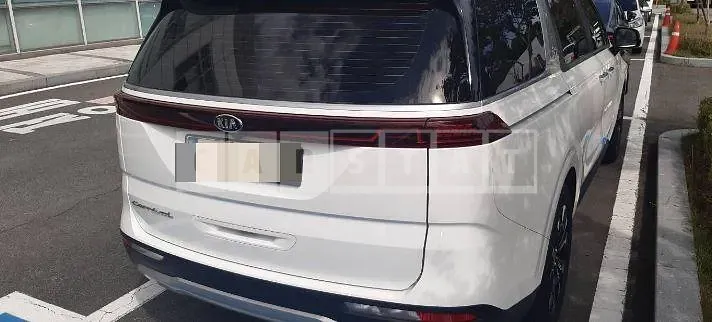 Photo 2 of 11: 2021 Kia Carnivals — Korean insurance auction