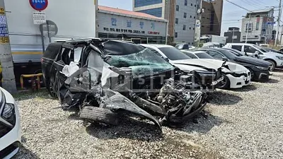 Photo 1 of 28: 2023 Kia Carnival, VIN KNANC81BBPS398381 — Korean insurance auction