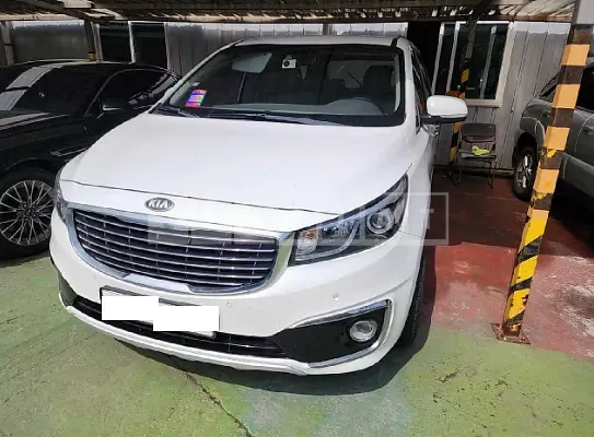 Photo 2 of 18: 2017 Kia Carnival, VIN KNAMB81ABHS318499 — Korean insurance auction