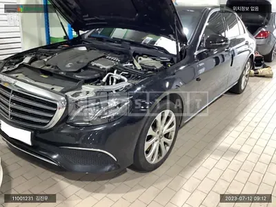 Photo 1 of 42: 2019 Mercedes-Benz E220d 4Matic, VIN WDDZF0FB0KA525528 — Korean insurance auction