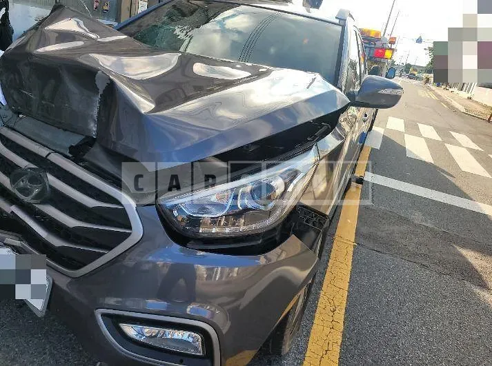 Photo 2 of 5: 2015 Hyundai Tucson ix, VIN KMHJT81VBFU056158 — Korean insurance auction