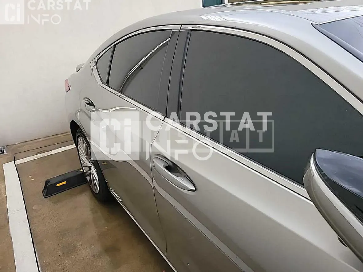 Photo 2 of 25: 2021 Lexus ES300h — Korean insurance auction