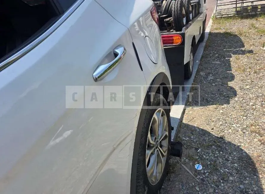 Photo 2 of 23: 2015 Hyundai Santa Fe 2.0 — Korean insurance auction