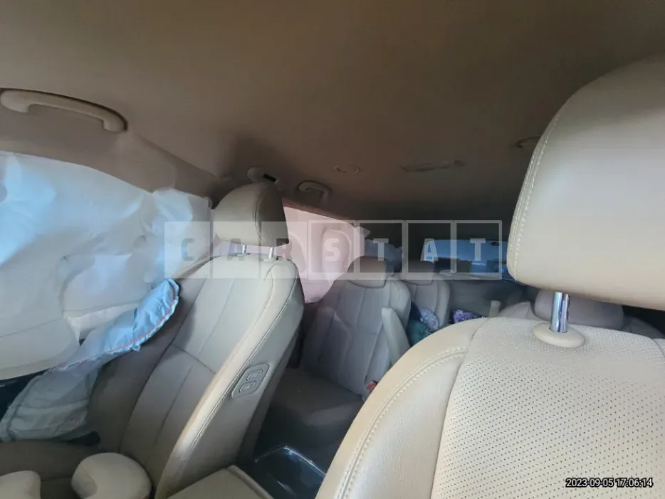 Photo 2 of 9: 2018 Kia Carnivals, VIN KNAME81ABKS491332 — Korean insurance auction