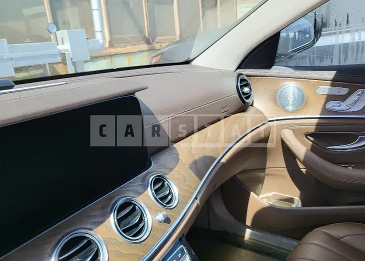 Photo 2 of 28: 2020 Mercedes-Benz E300, VIN W1KZF4KB2LA859378 — Korean insurance auction