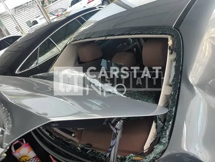 Photo 2 of 14: 2018 Mercedes-Benz E300 4Matic, VIN WDDZF4KB7JA409867 — Korean insurance auction