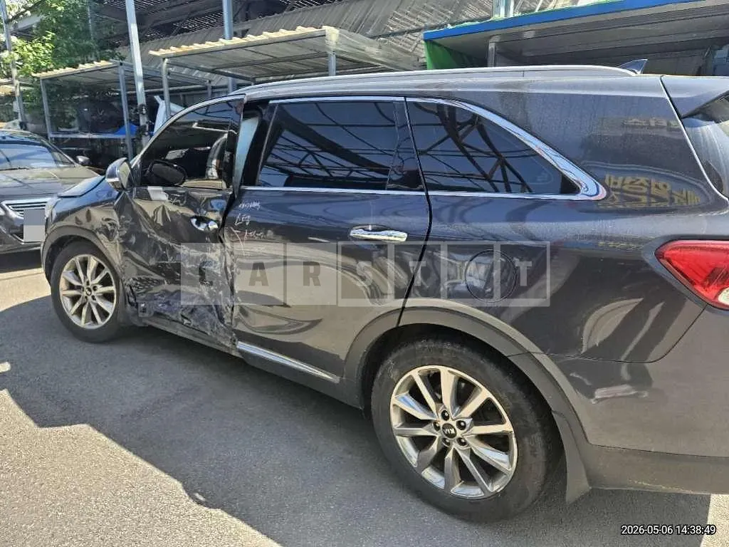 Photo 2 of 9: 2017 Kia Sorento — Korean insurance auction