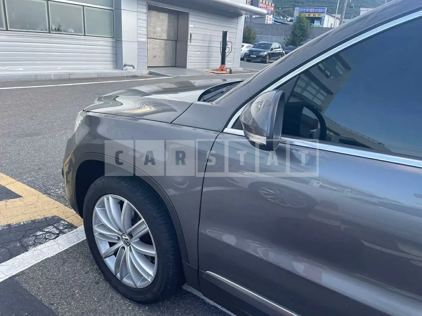 Photo 2 of 38: 2015 Volkswagen Tiguan 2.0 TDI Blue Motion, VIN WVGZZZ5NZFW574342 — Korean insurance auction