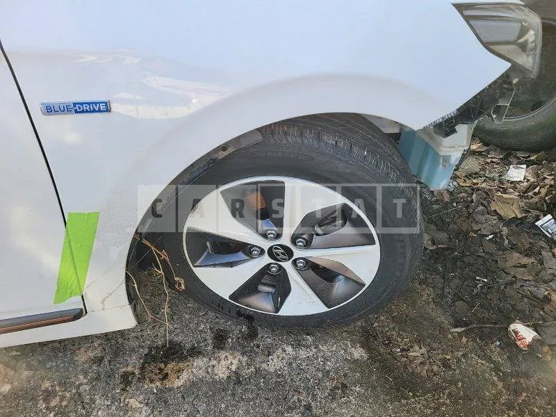 Photo 2 of 31: 2018 Hyundai IONIQ Electric, VIN KMHC051HFJU024475 — Korean insurance auction