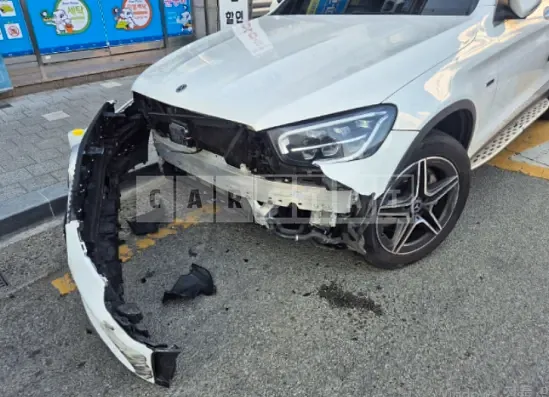 Photo 2 of 8: 2020 Mercedes-Benz GLC300 e 4Matic Coupe — Korean insurance auction