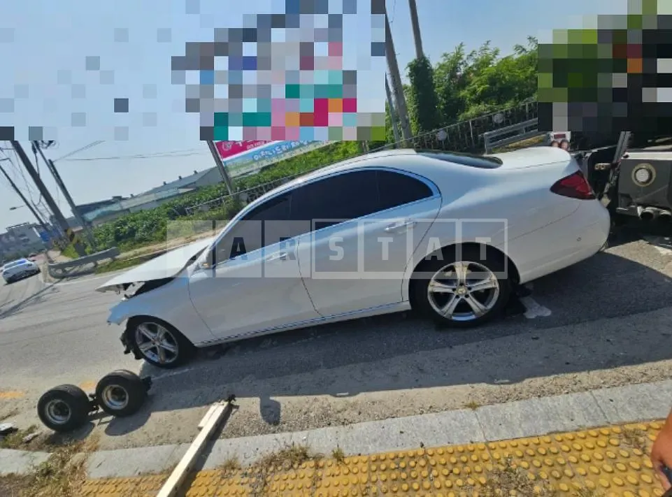 Photo 3 of 3: 2016 Mercedes-Benz E220d, VIN WDDZF0EB3HA064562 — Korean insurance auction