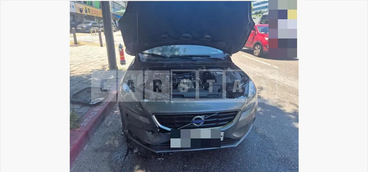 Photo 2 of 18: 2015 Volvo V40D2 — Korean insurance auction