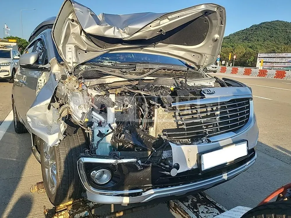 Photo 2 of 18: 2015 Kia Carnival Outdoor, VIN KNAMC81ABGS126808 — Korean insurance auction