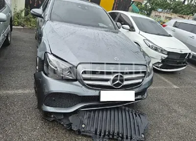 Photo 1 of 50: 2017 Mercedes-Benz E220d 4Matic — Korean insurance auction