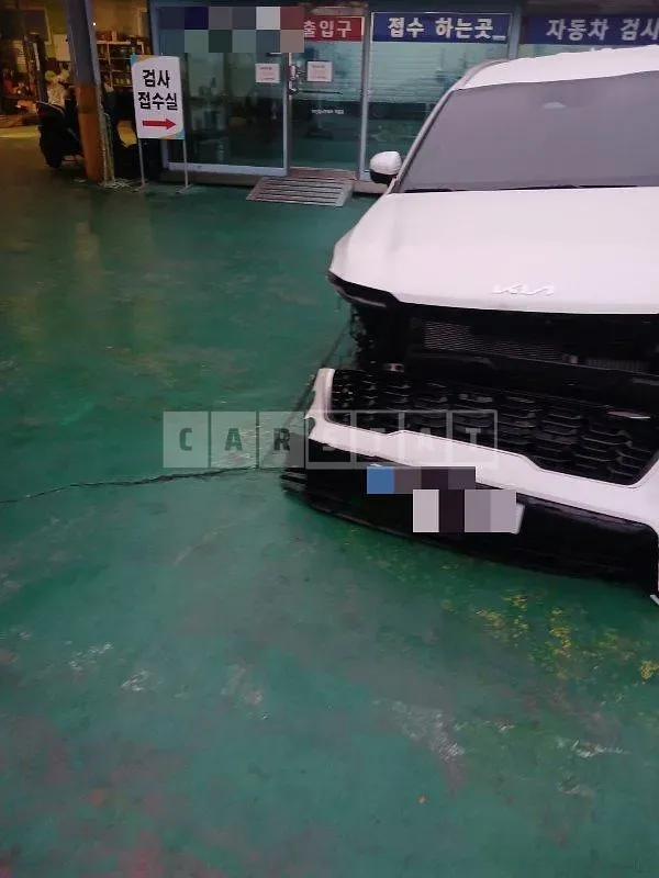Photo 2 of 26: 2024 Kia Sorento Hybrid — Korean insurance auction