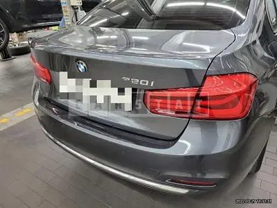 Photo 1 of 14: 2018 BMW 320i, VIN WBA8A9101JAH11236 — Korean insurance auction