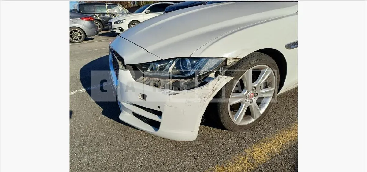 Photo 2 of 24: 2015 Jaguar XE 2.0d — Korean insurance auction