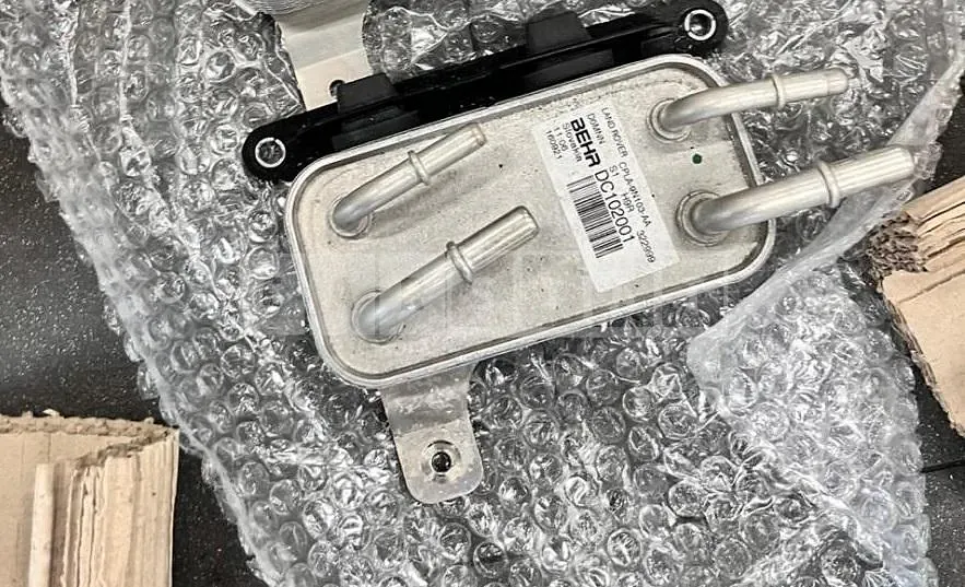 Photo 2 of 3: 2020 Land Rover Auto Parts /Discovery D250 Fuel Pump Light, VIN SALRA2BW3N2463532 — Korean insurance auction
