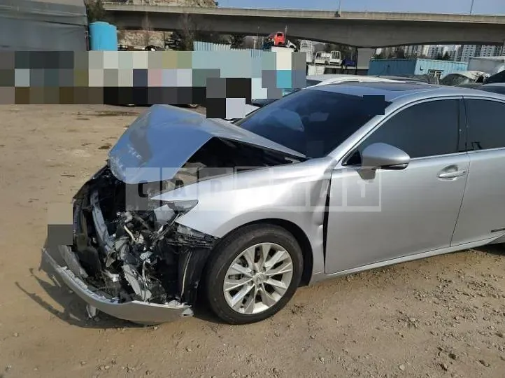 Photo 2 of 6: 2015 Lexus ES300h — Korean insurance auction
