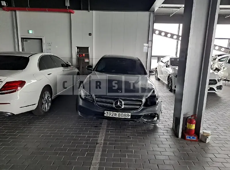 Photo 2 of 36: 2020 Mercedes-Benz E 300, VIN W1KZF4JB8LA766446 — Korean insurance auction
